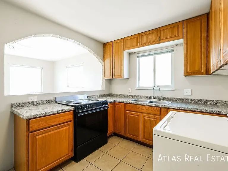 881 E Egbert St — Photo 18