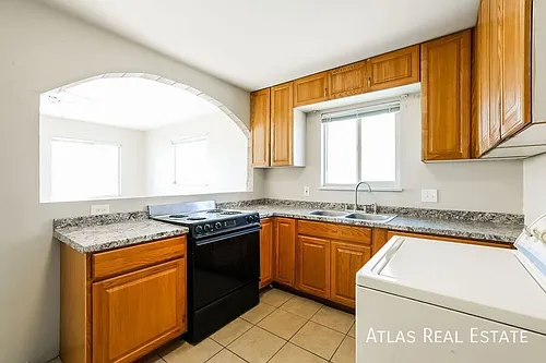 881 E Egbert St Photo 1
