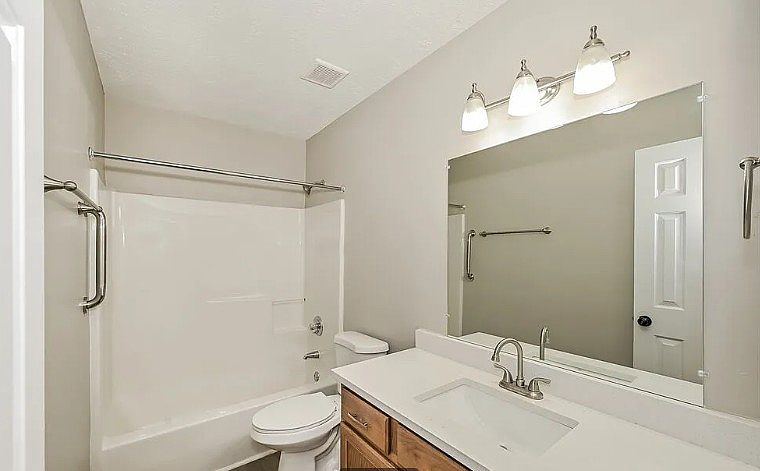 1st image of 416 Lake Forest Dr #416