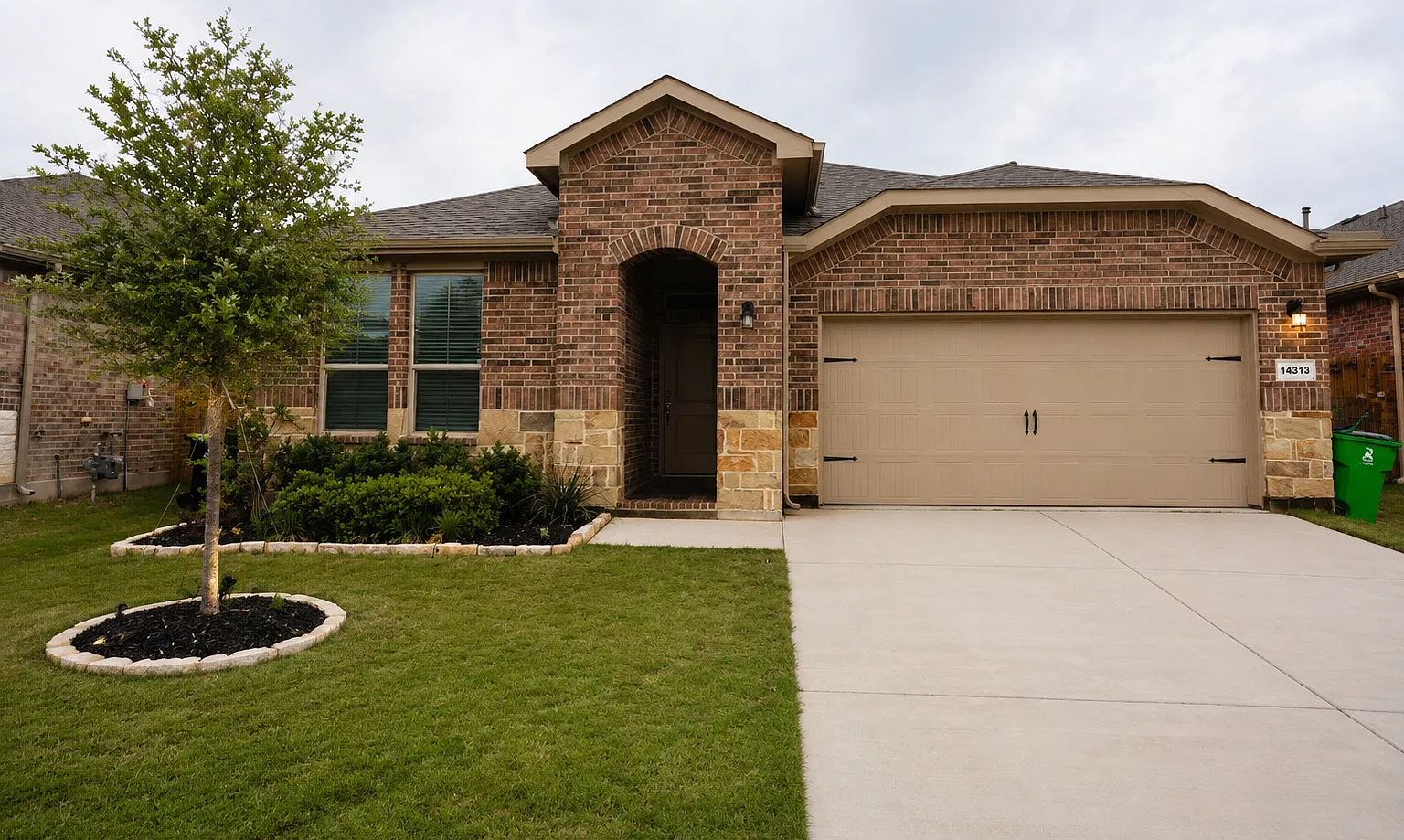 5 bed, 2111 sqft, $2,650 — Photo 1