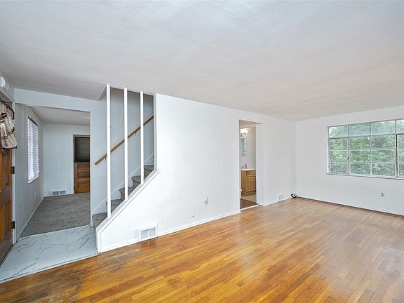 5th image of 958 Garden City Dr
