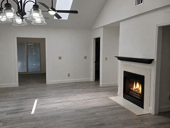 4th image of 716 Sunrise Cir