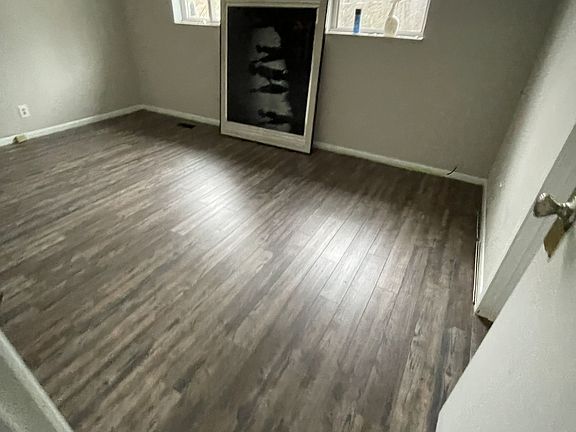 5th image of 3275 Schofield Ave