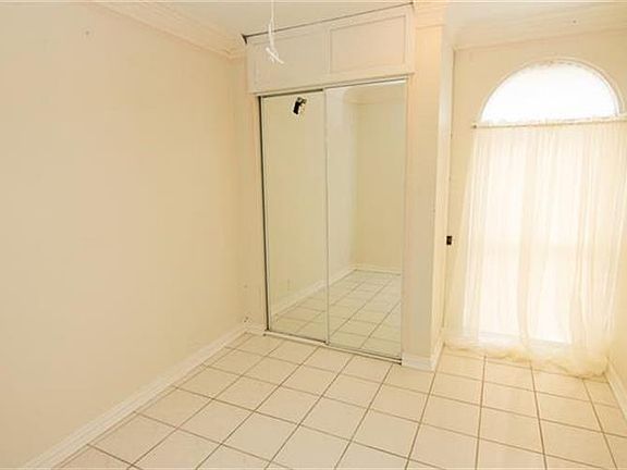 4th image of 1002 Westwood Dr