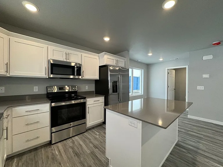 112 Marshall Loop — Photo 2