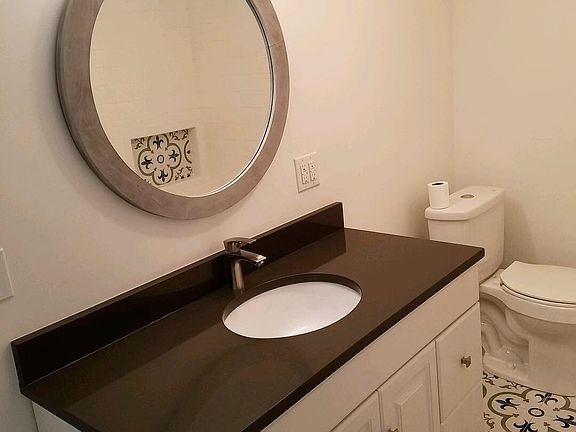 5th image of 307 S Summit St
