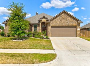 2 Oakridge Ln, Edgecliff Village, TX 76134