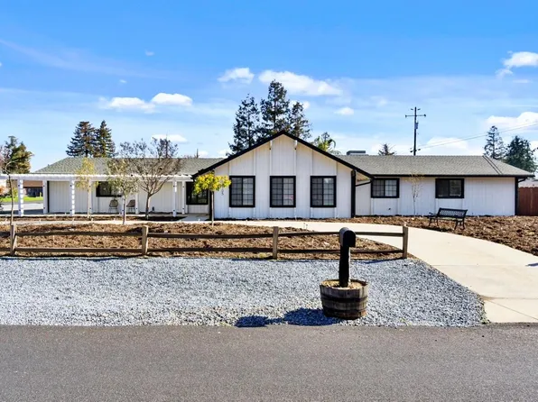 12105 Trieste Dr, Madera, CA 93636