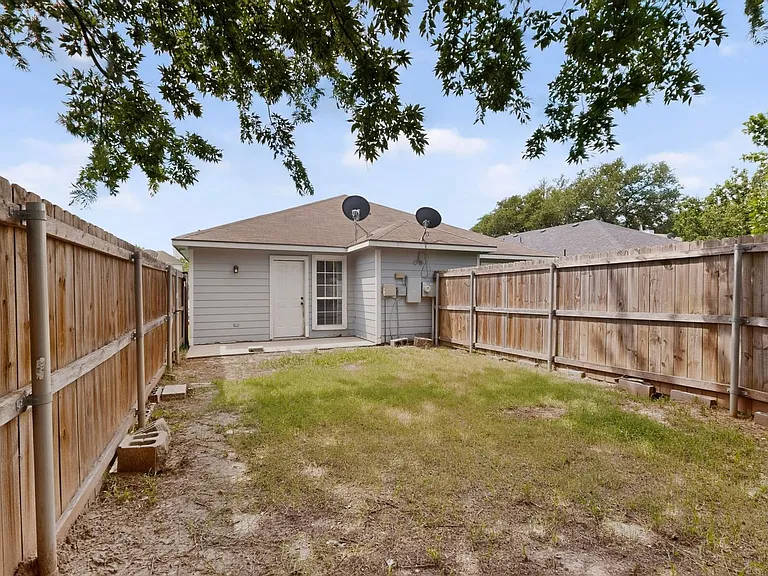 117 W Wilson Ave — Photo 32