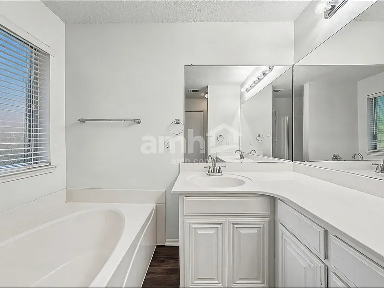 8551 Western Meadows Dr — Photo 11