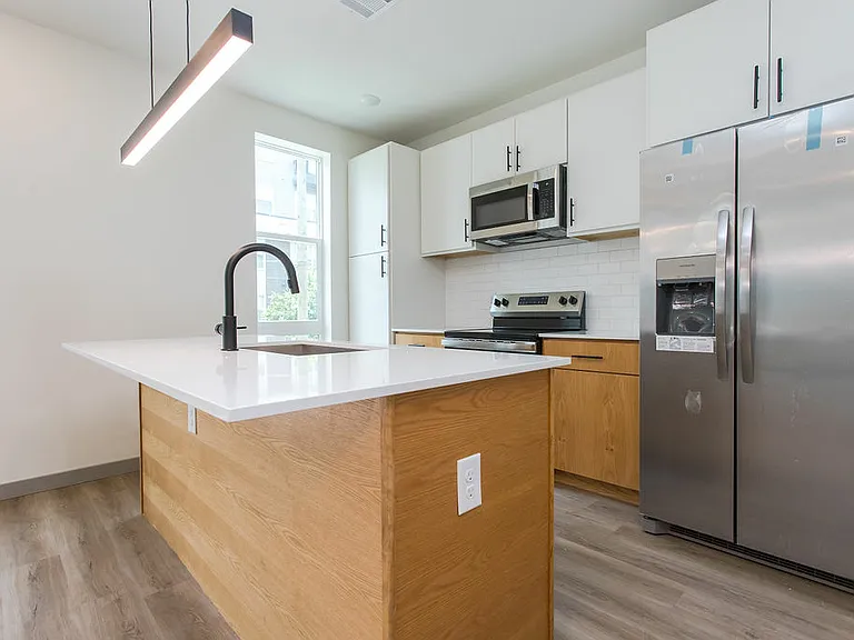 4001 Roseland Ave — Photo 69