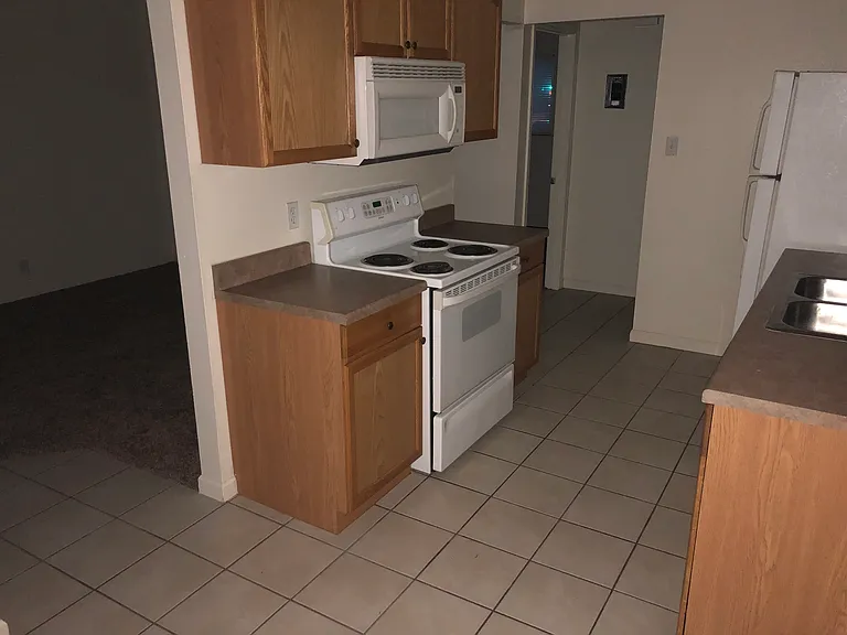 1st Floor Nob Hill 1 Bed Apartment 1 Block to Morningside Park — Photo 32