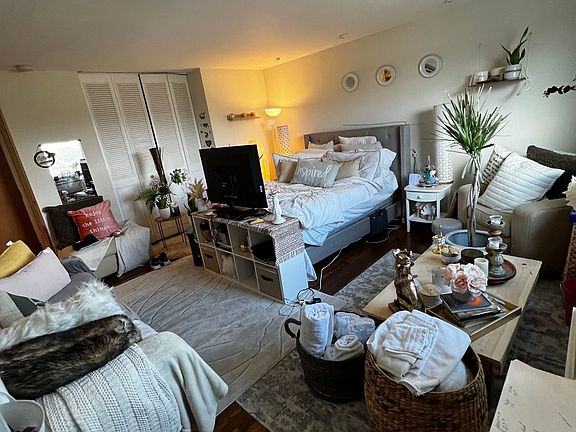 3rd image of 1441 W Howard St APT 215