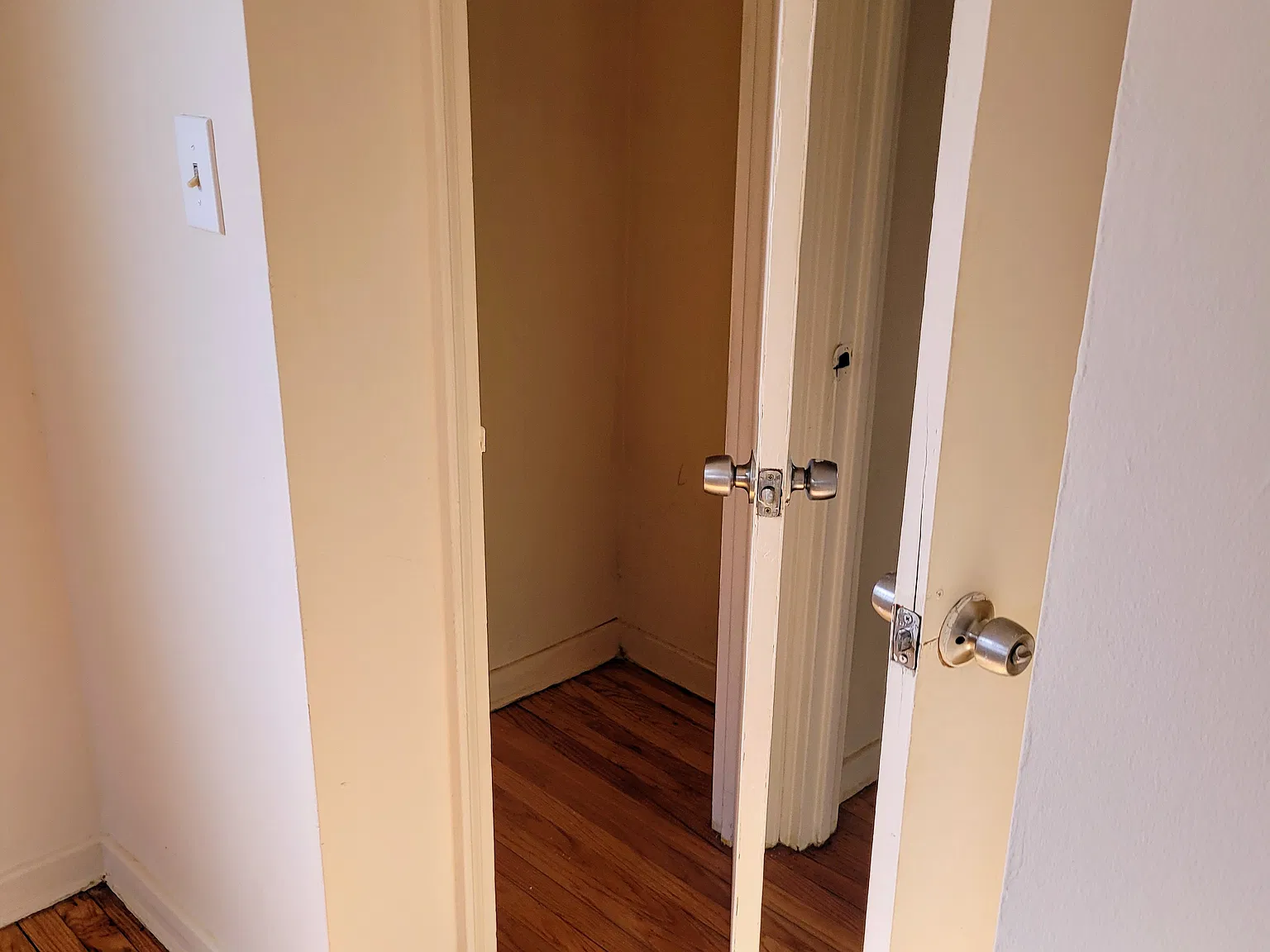 42 Hampton Ct — Photo 3