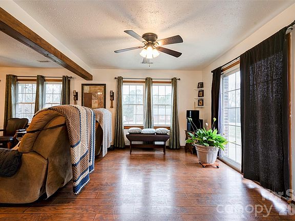 5th image of 111 Hicks Rd