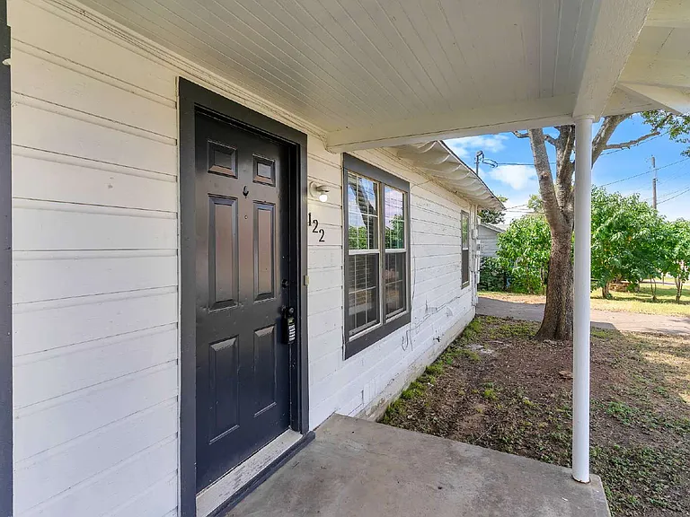 122 Ramsey St — Photo 3