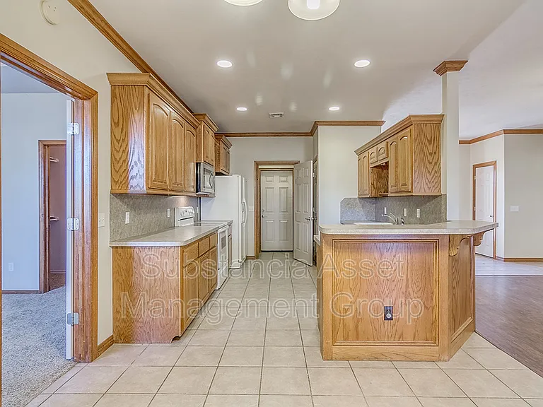 901 NE 26th Ct — Photo 10