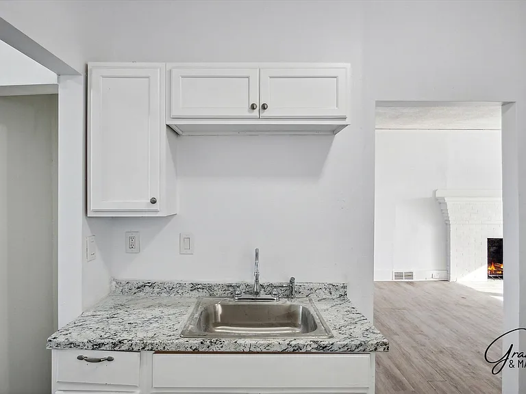 64 Glendale St — Photo 11