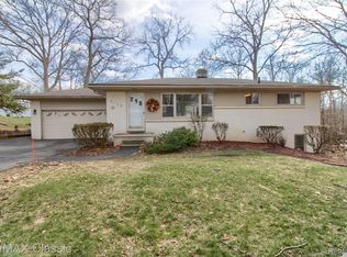 5155 Daron Ln, West Bloomfield, MI 48324