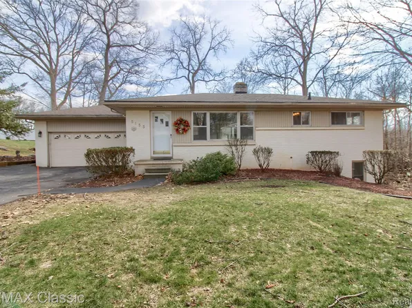 5155 Daron Ln, West Bloomfield, MI 48324