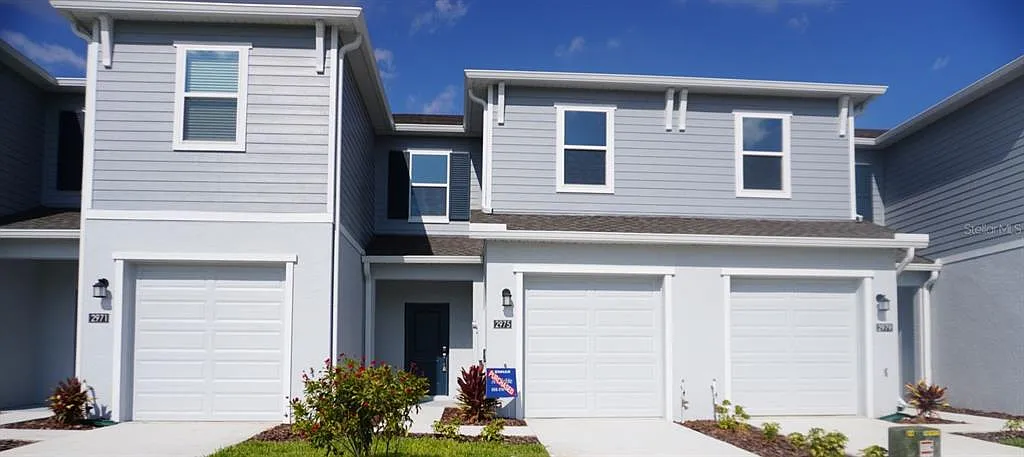 3 bed, 2.5 bath, 1627 sqft, $1,950 — Photo 1