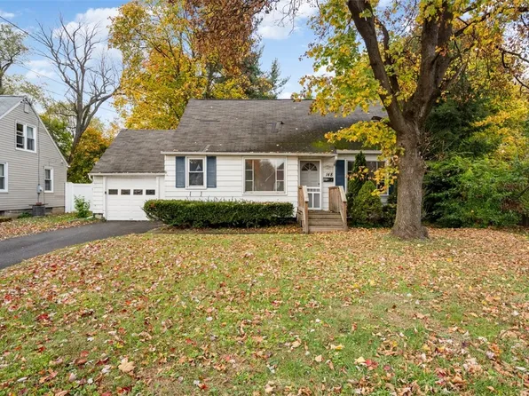 148 Crystal Dr, North Syracuse, NY 13212