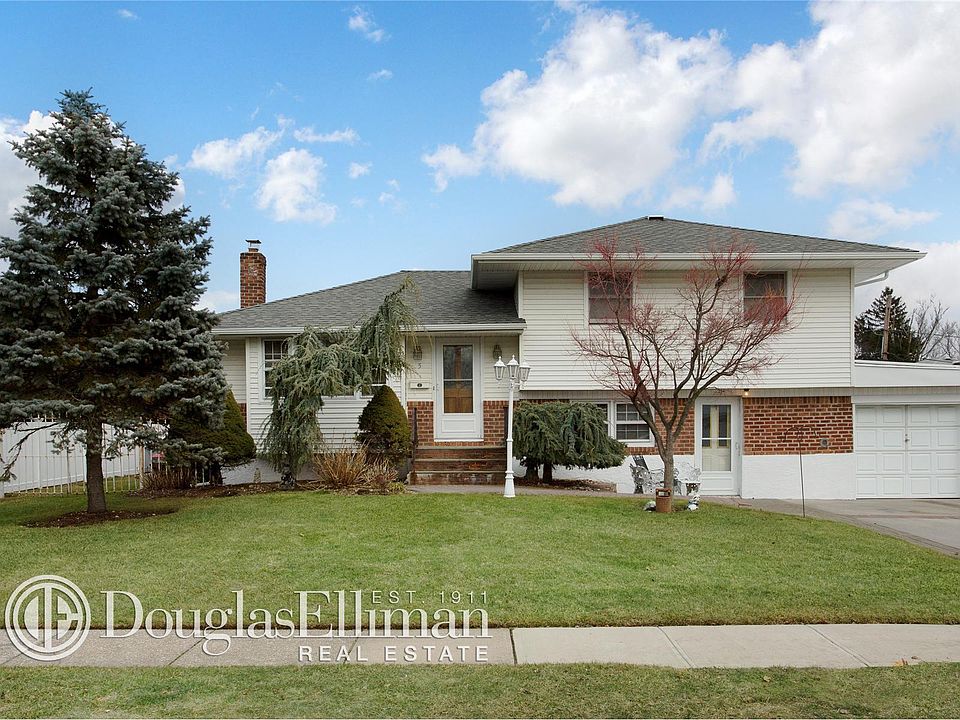 1st image of 5 Redwood Dr