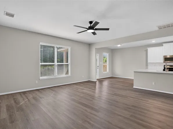 7611 Dragon Pearls Ln, Conroe, TX 77304