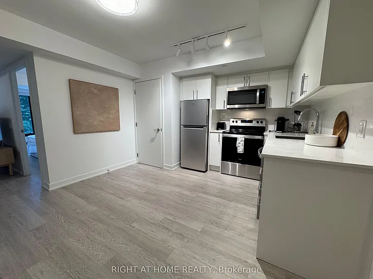 3 Strathgowan Ave #318 — Photo 3