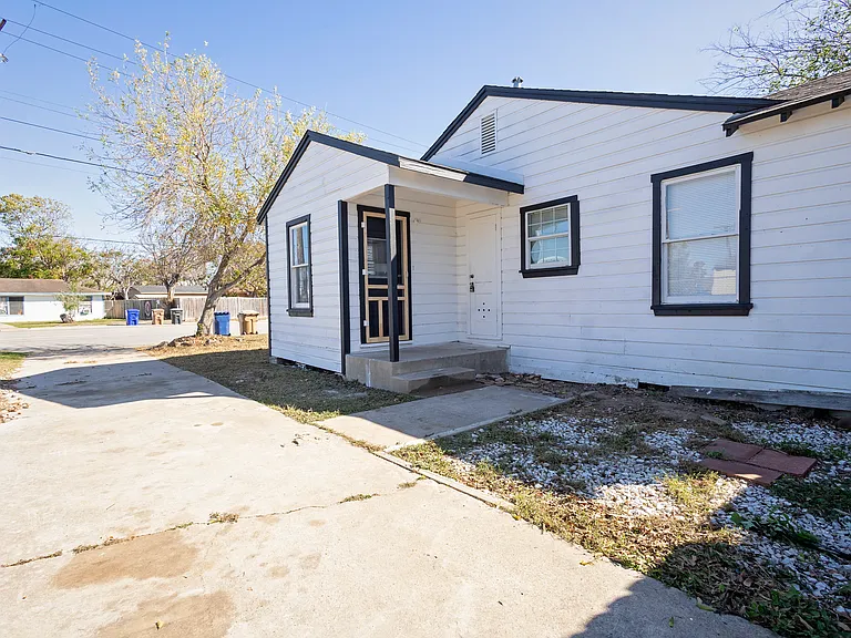 4505 Up River Rd — Photo 18