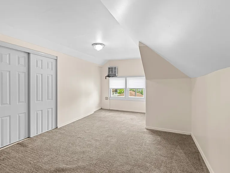 1447 Cuyler Ave — Photo 17