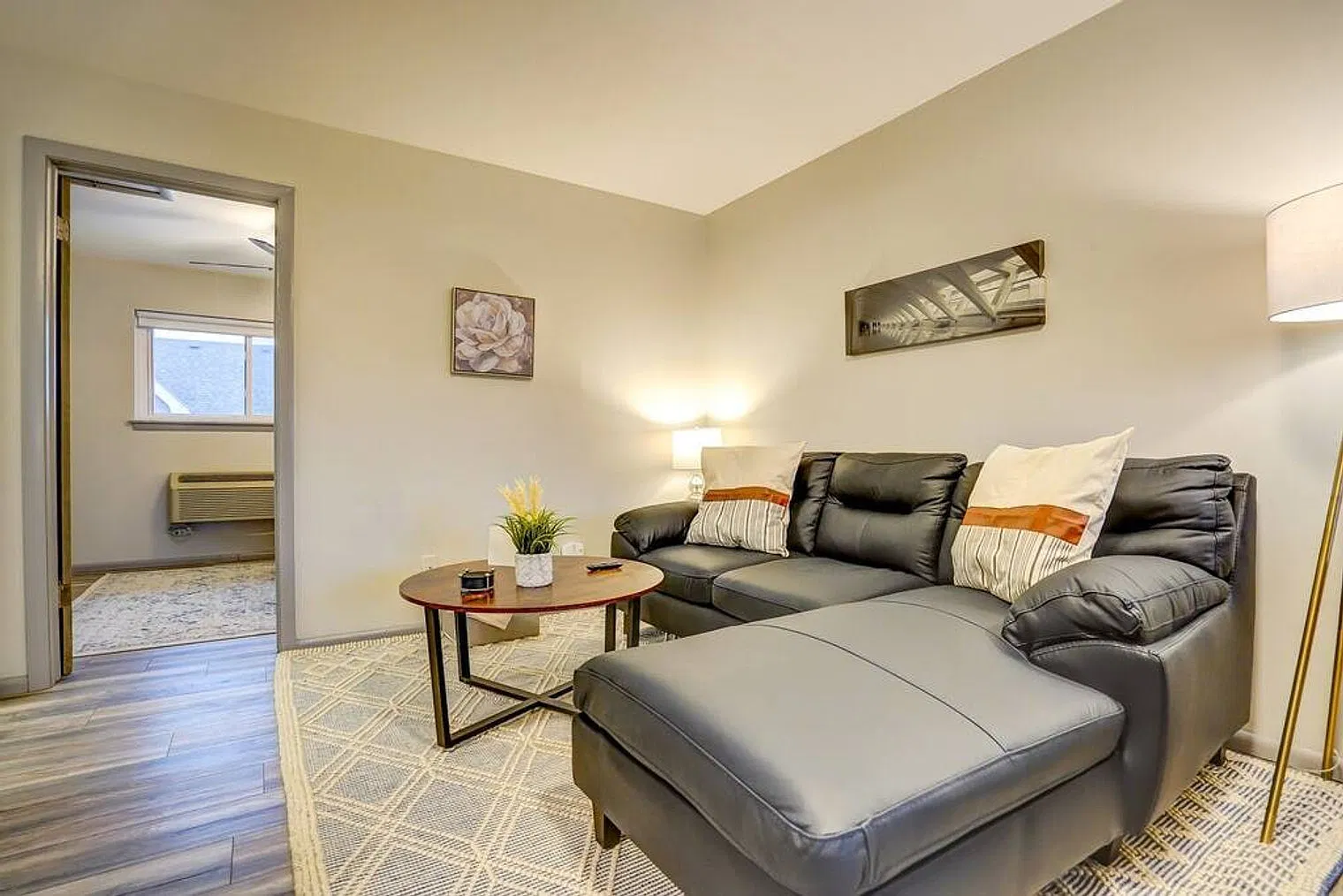 1 bed, 1.0 bath, 441 sqft, $1,867 — Photo 2