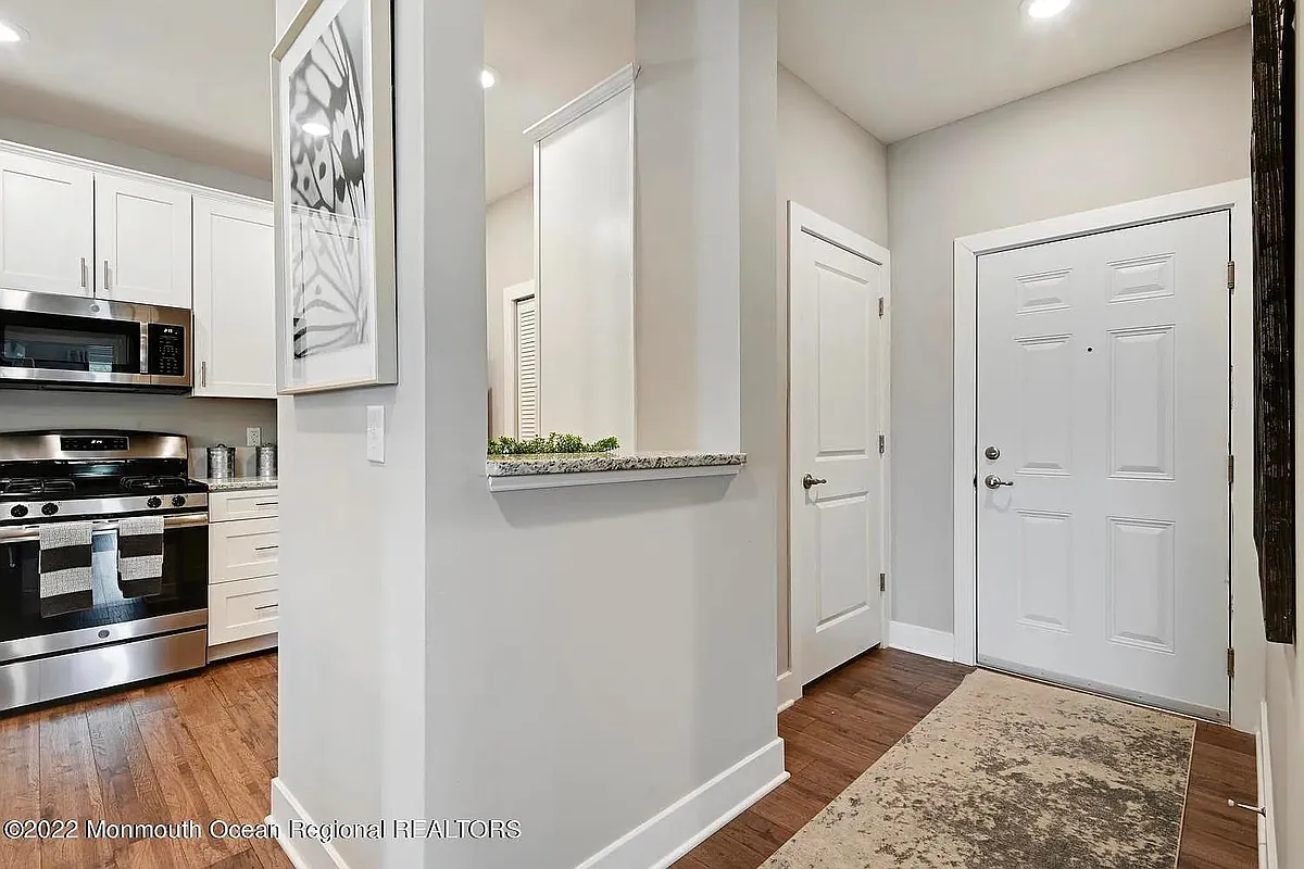 Building Photo - 1014 Vanderbergh Blvd #1014