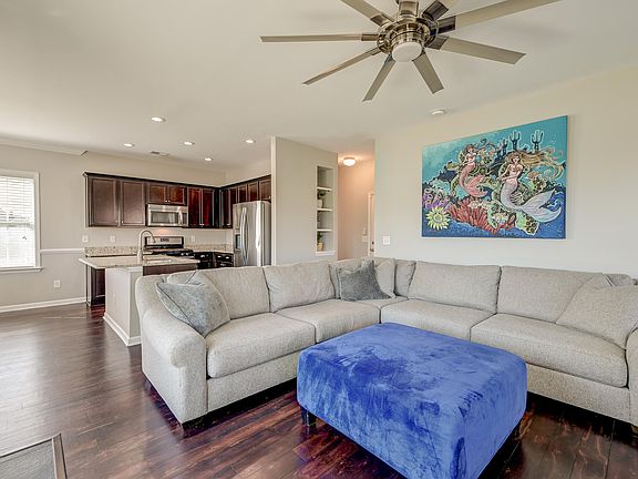 3rd image of 8038 Regency Elm Dr