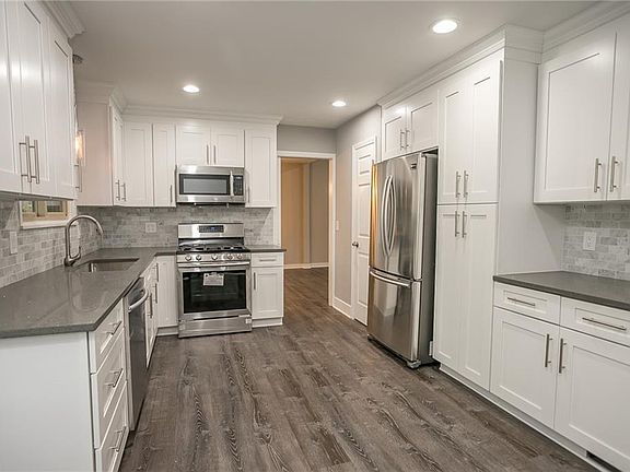 2nd image of 1031 W Mill Dr