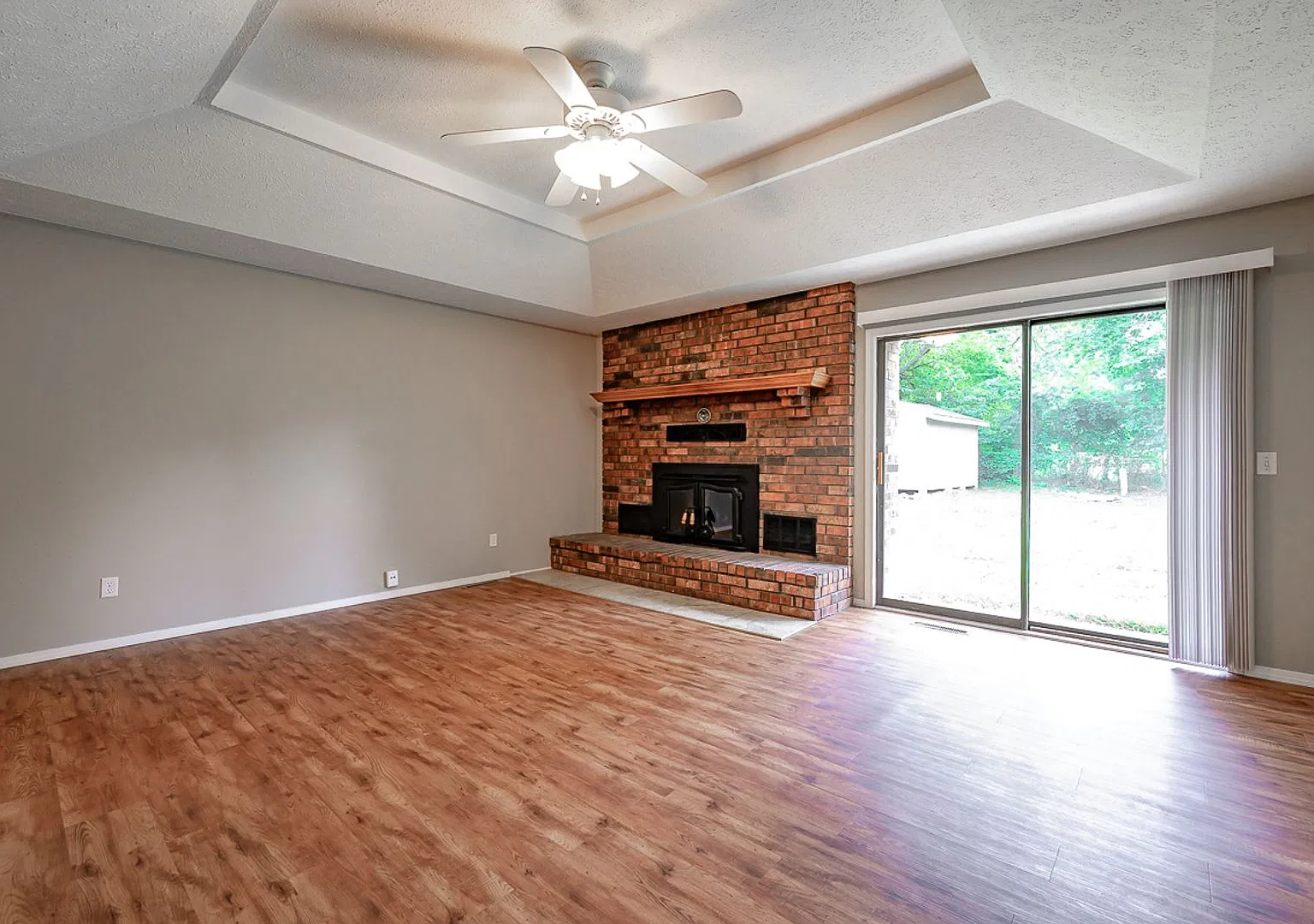 Leasing — Photo 4