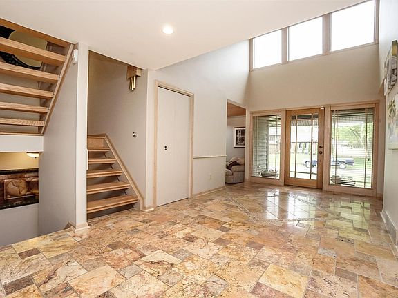 2nd image of 1928 Harrowgate Hill Ln