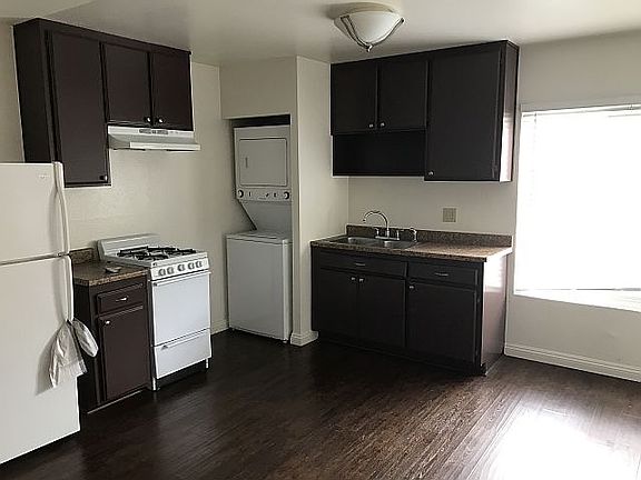 4th image of 2516 Elsinore St APT A