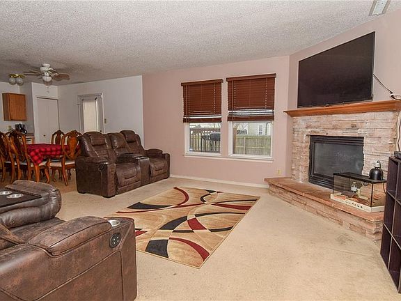 3rd image of 9155 Blue Pine Dr