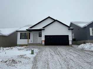 3329 Lincolnshire Rd, Waterloo, IA 50701