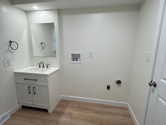 4th image of 5018 Forest Park Pl #2