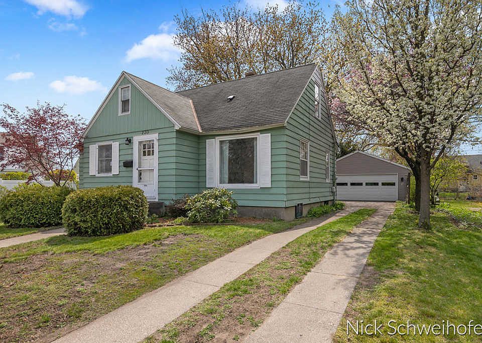 1st image of 230 W 24th St