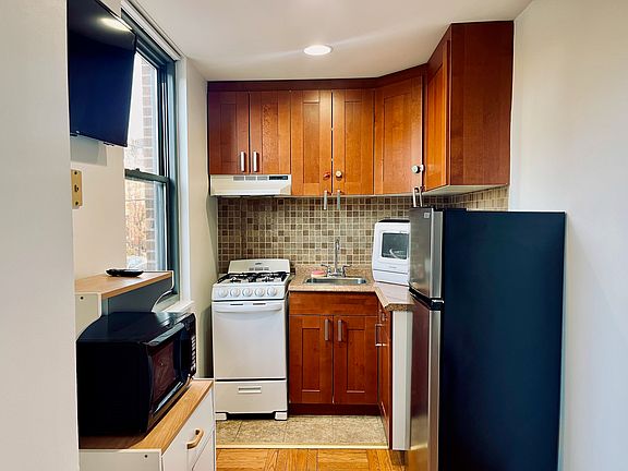 4th image of 2601 Pennsylvania Ave APT 203