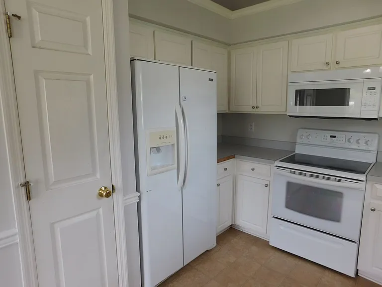 210 Rivershore Dr — Photo 9