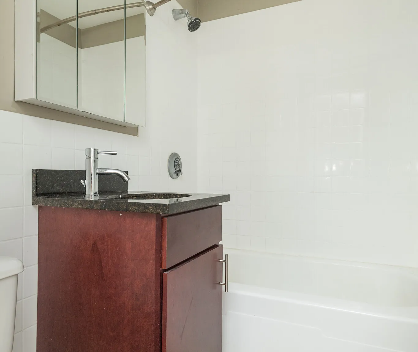 2 bed, 800 sqft, $3,600 — Photo 4