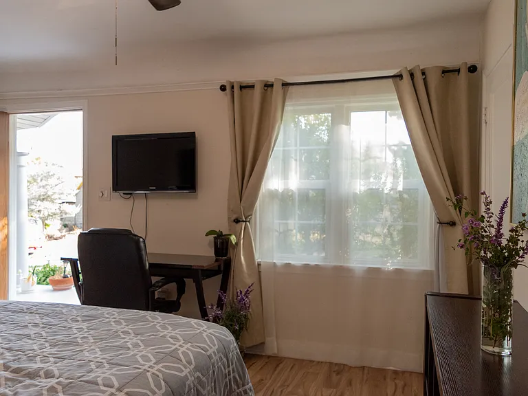 2321 Las Colinas Ave — Photo 6