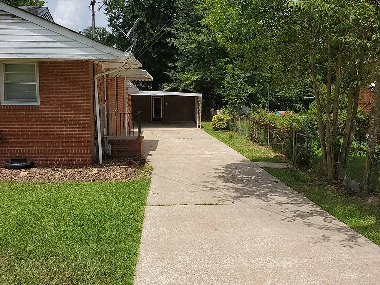 3945 Singer Dr — Photo 2