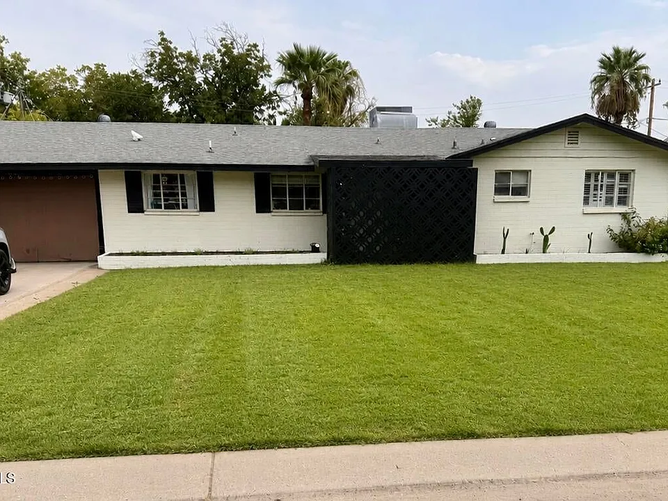 1222 E McLellan Blvd