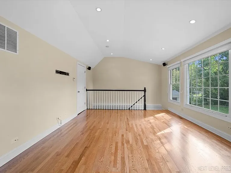 710 Peck Rd — Photo 18
