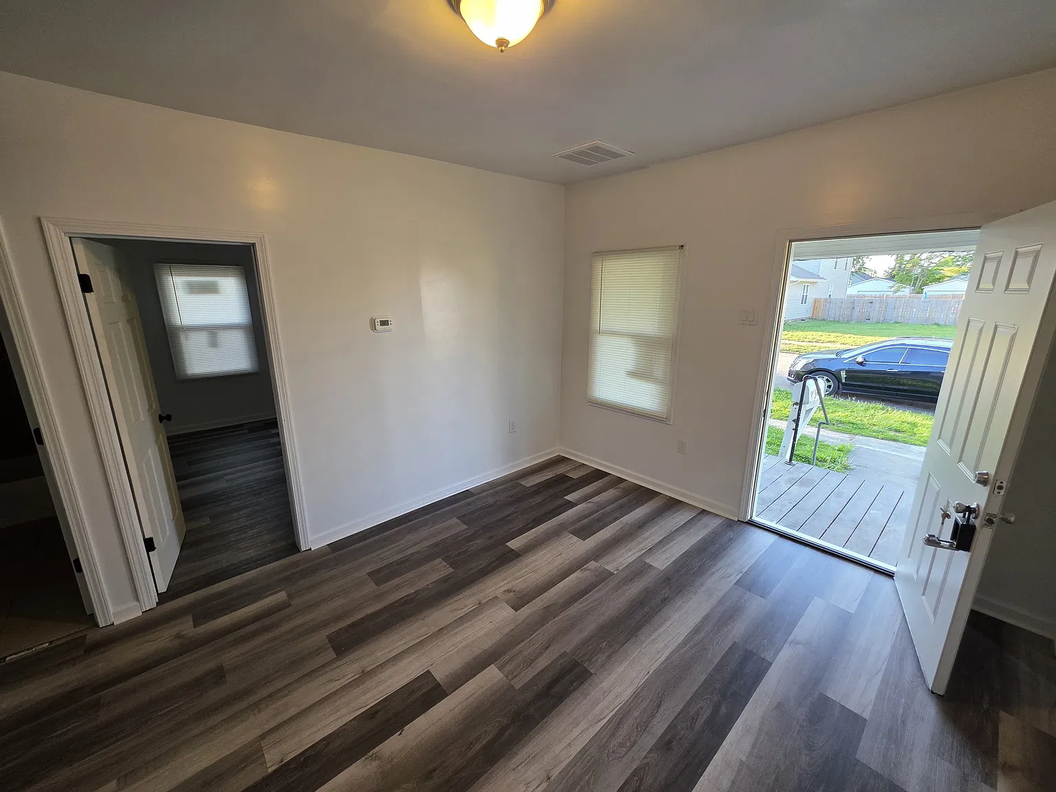 303 E Tennessee St — Photo 4